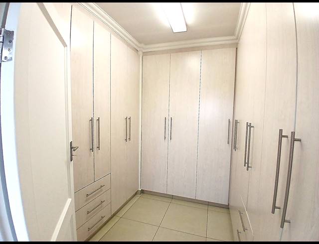 4 BEDROOM GOLF ESTATE FOR SALE IN BLUE VALLEY GOLF ESTATE